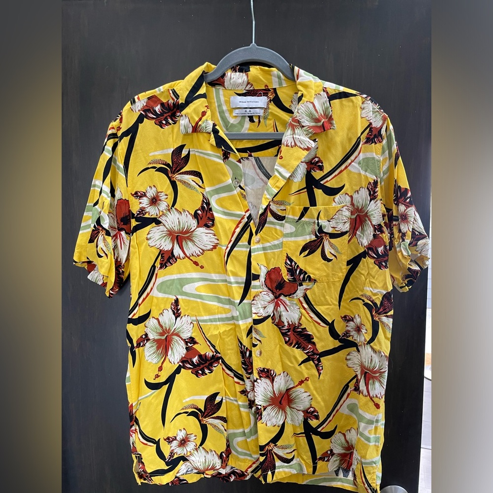 Urban outfitter Hawaiian shirt